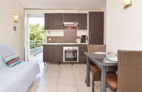 Moriani-Plage Apartment | Cozy 1 Bedroom Getaway in Moriani Plage with Ocean Views
