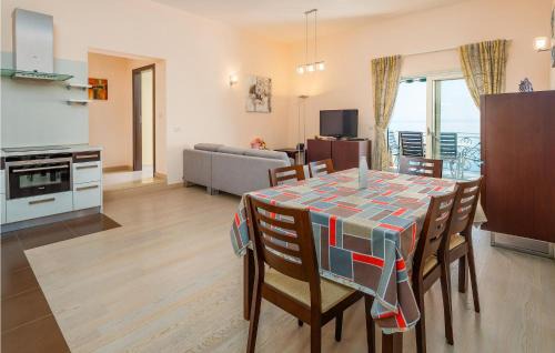 Donji Kraj Apartment | Inviting 3 Bedroom Apartment with Ocean View in Moscenicka Draga