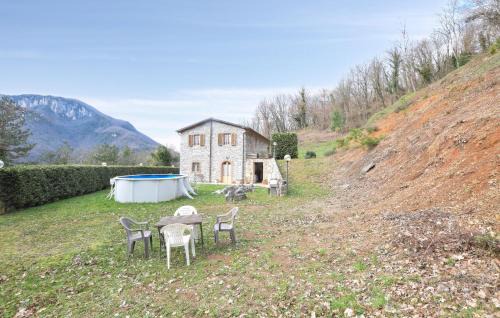 Borgo a Mozzano Apartment | Inviting Apartment in Borgo A Mozzano with WiFi Access