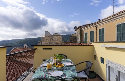 Pietrabruna House | Inviting Villa Apartment for 6 with Oceanfront Views