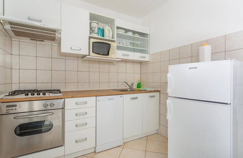 Brzac Apartment | Spacious 2 Bedroom Retreat with Ocean View in Krk
