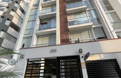 Chacarilla-Santa Cruz Apartment | Modern 3-Bedroom Apartment with Pool in Miraflores