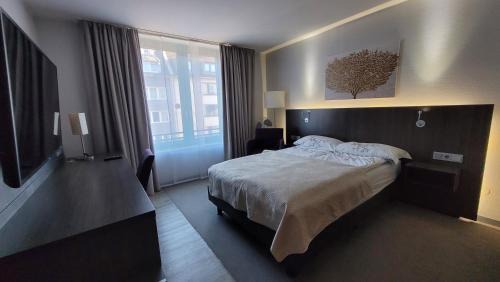 Stadtbezirk 3 Apartment | Modern Düsseldorf Apartment with Kitchen & Family Amenities