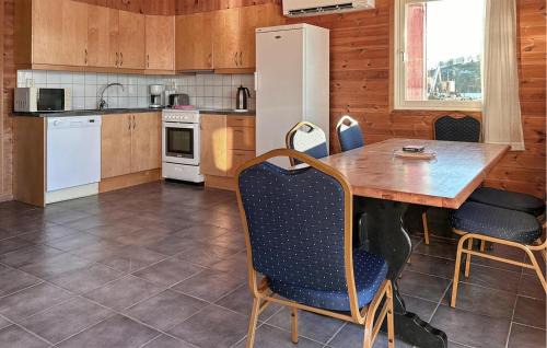 Sjernarøy Apartment | Pet-Friendly 3 Bedroom Oceanfront Apartment in Sjernary