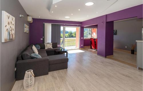 Stasevica Apartment | Stylish Apartment in Stasevica with Wifi & Family-Friendly Perks