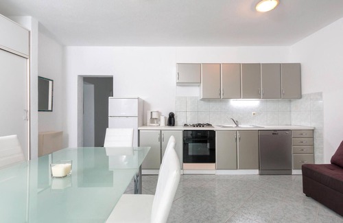 Stinjan Apartment | Cozy Apartments with Ocean Views in Stinjan Village