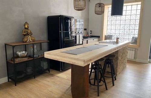 Santander Apartment | Elegant Apartment in the Heart of Santander with Spa & Breakfast