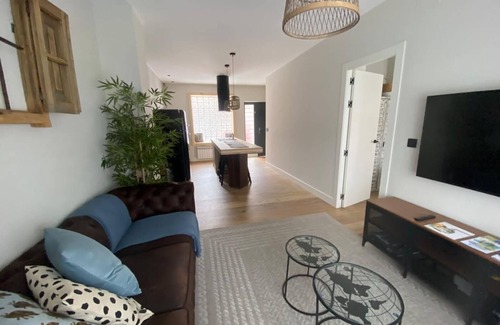 Santander Apartment | Elegant Apartment in the Heart of Santander with Spa & Breakfast