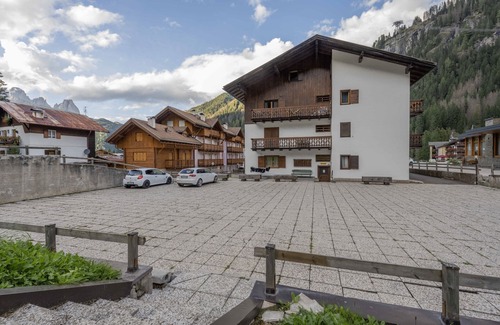 Alba Apartment | Family-Friendly Stay at Cesa Ariale with Breakfast Included