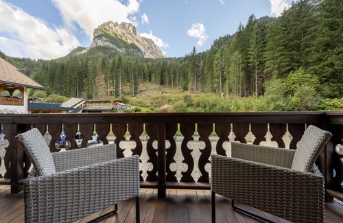 Alba Apartment | Family-Friendly Stay at Cesa Ariale with Breakfast Included