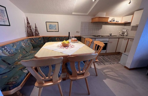 Hollersbach im Pinzgau Villa | Charming Villa Apartment with Lake View and Modern Amenities