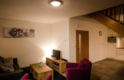 Lipno nad Vltavou House | Inviting Villa Apartment for 5 with Lake View & WIFI