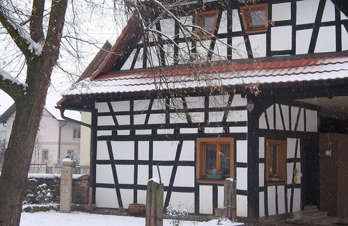 Neuried Villa | Elegant Villa Apartment for 4 with WiFi, Patio & Parking