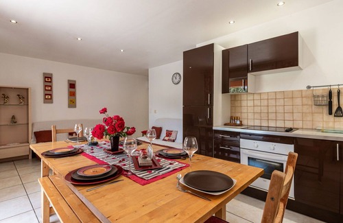 Morta Villa | Cozy Villa Apartment with Pool, Ocean View & WiFi