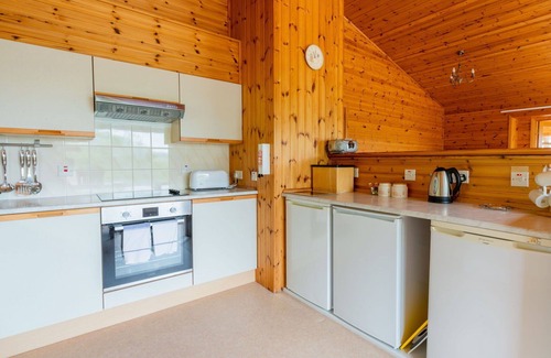 East Lewiston House | Inviting Villa Apartment for 6 with Panoramic Views & WIFI