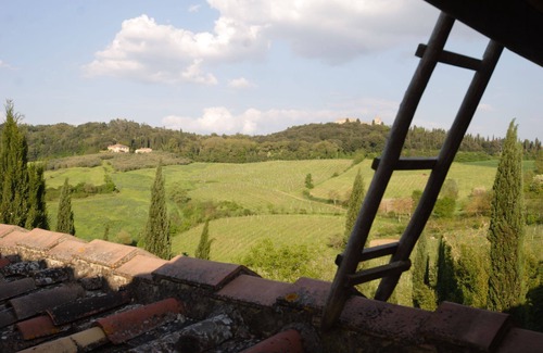Poggiarello Villa | Relaxing Villa Apartment near San Gimignano with Pool & Views