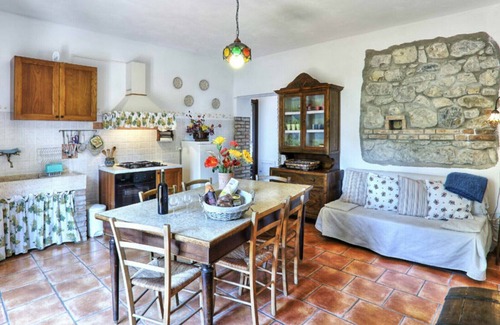 Pomarance Villa | Inviting Villa Apartment for 5 with Pool and Ocean View