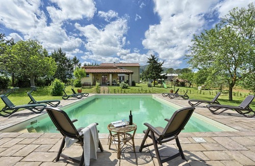 Pomarance Villa | Inviting Villa Apartment for 5 with Pool and Ocean View