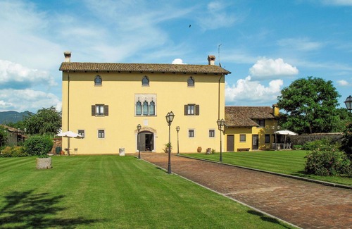 Povoletto House | Stylish Villa Apartment for 4 with Pool, A/C & WiFi