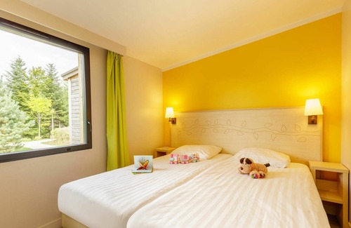 Hattigny House | Inviting Villa Apartment with Pool, WIFI & Terrace for 4