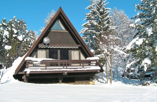 Siegsdorf House | Cozy Villa Apartment for 4 with Balcony and Pet Friendly