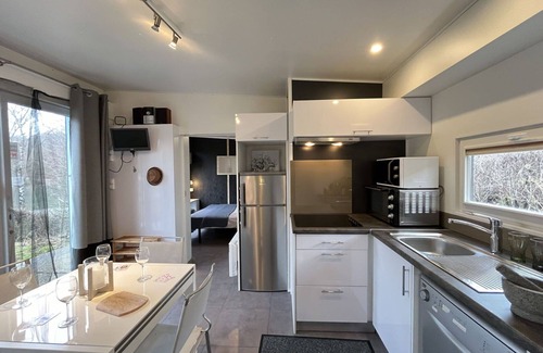 Wemding House | Cozy Villa Apartment for 4 with Lake View and WIFI