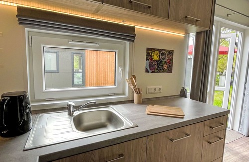Wemding House | Cozy Villa Apartment for 4 with WiFi, A/C, and Lake View