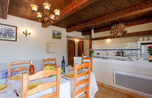 Bauduen Villa | Cozy Villa Apartment with Panoramic Views and Pet-Friendly Stay