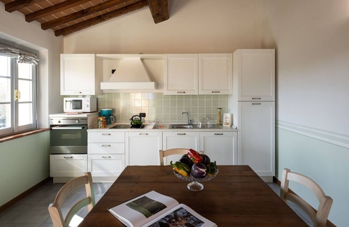 Larciano House | Cozy Villa Apartment for 2 with Pool, A/C & WiFi