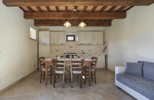 Villa Collemandina Villa | Cozy Villa Apartment with Pool, Pets Welcome & Ocean Views