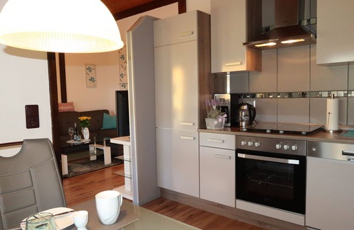 Machtlos House | Cozy Villa Apartment for 2 with Terrace & Pet-Friendly Perks