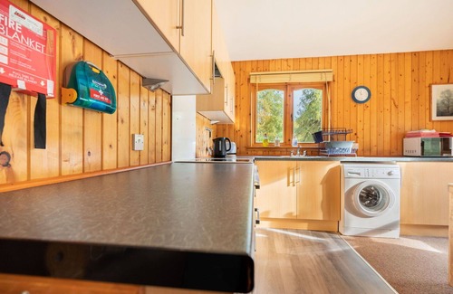Balnain House | Nice apartment in villa for 6 people with WIFI, TV, pets allowed and parking