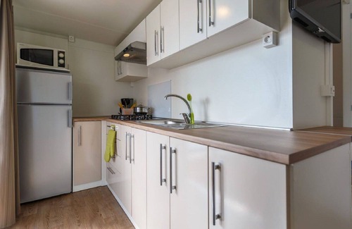 Zelena House | Inviting Villa Apartment for 6: Pool, A/C & WIFI Included