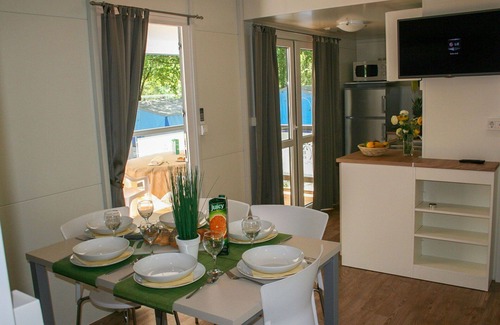 Zelena House | Inviting Villa Apartment for 6: Pool, A/C & WIFI Included