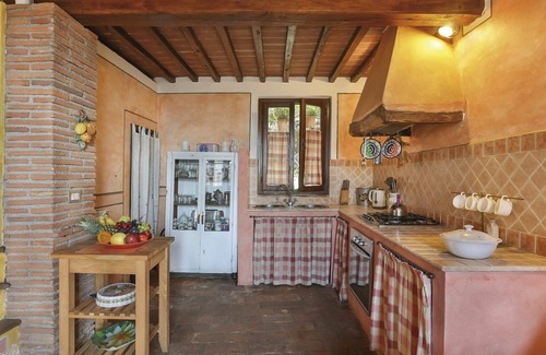 Buti Villa | Relaxing Villa Apartment for 4 with Pool and Pet-Friendly Perks