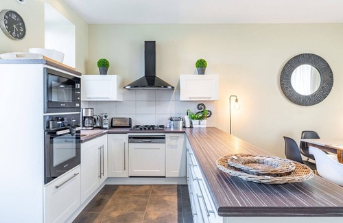 Caden Villa | Inviting Villa Apartment for 8 with Private Pool & WiFi