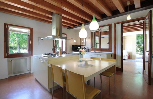 Silea House | Nice apartment in villa for 6 people with WIFI, pool, A/C, TV, terrace and pets allowed