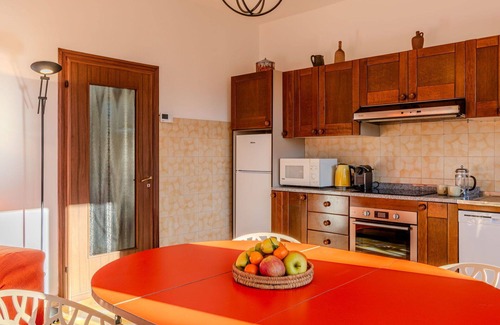 Dervio Villa | Cozy Villa Apartment for 6 with A/C, WIFI & Lake View
