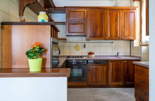 Someraro House | Inviting Villa Apartment for 6 with WiFi, Pets Welcome!