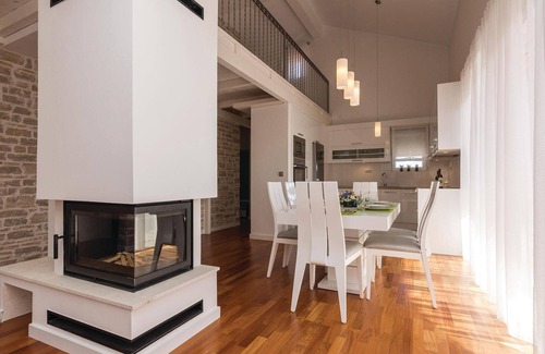 Vir Apartment | Stylish Apartment with Ocean Views in Beautiful Vir