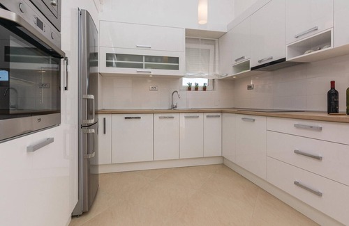 Vir Apartment | Stylish Apartment with Ocean Views in Beautiful Vir