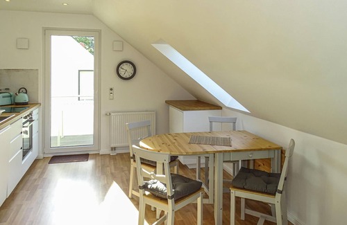 Warin Apartment | Relaxing 2 Bedroom Retreat with Lake View in Warin
