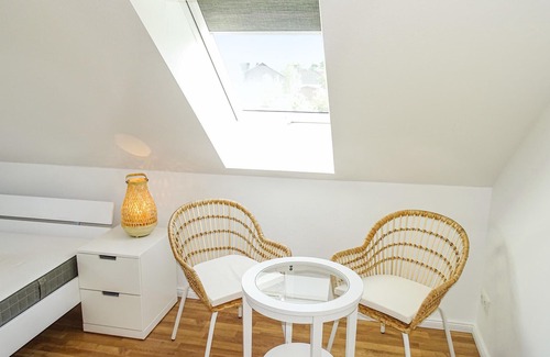 Warin Apartment | Relaxing 2 Bedroom Retreat with Lake View in Warin