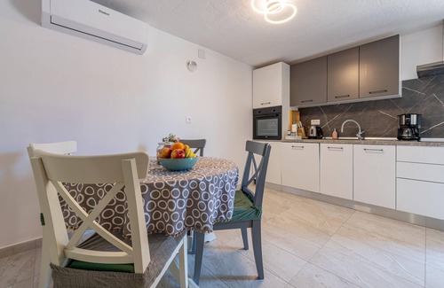 Zdrelac Apartment | Family-Friendly 2 Bedroom Accommodation in Zdrelac
