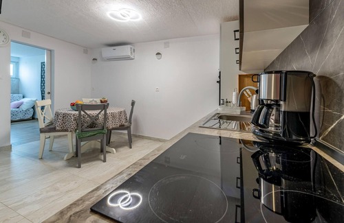 Zdrelac Apartment | Family-Friendly 2 Bedroom Accommodation in Zdrelac