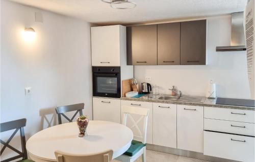 Zdrelac Apartment | Nice Apartment In Zdrelac