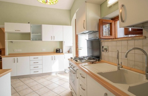 Fabrica di Roma Apartment | Cozy Apartment for 4 with WiFi, Parking & Lake Views