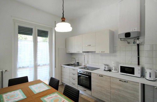 Laveno Apartment | Cozy Apartment for 4 with Balcony, WIFI & Pet Friendly