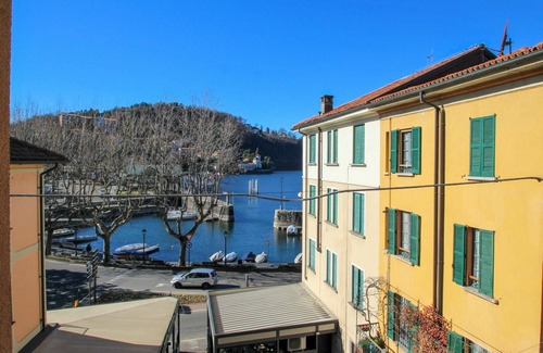 Laveno Apartment | Cozy Apartment for 4 with Balcony, WIFI & Pet Friendly