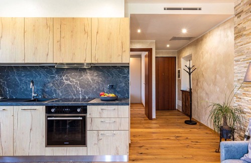 Samolaco Apartment | Cozy Apartment for 3 with Balcony, WIFI & Pet Friendly